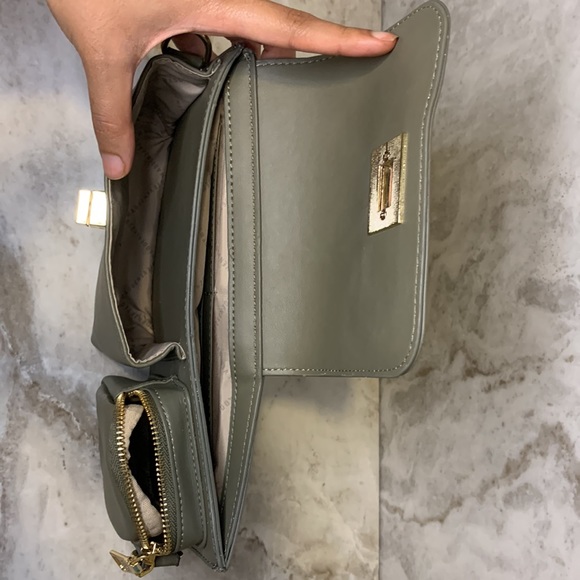 Steve Madden Lexxy Multipocket crossbody bag - Picture 6 of 7